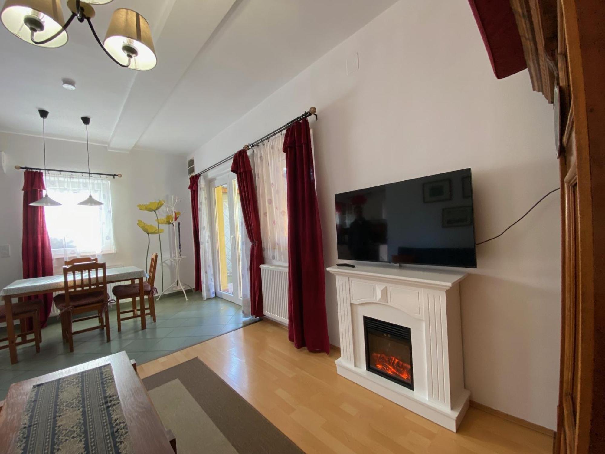 Villa Elisa ボニャルツバシュ エクステリア 写真